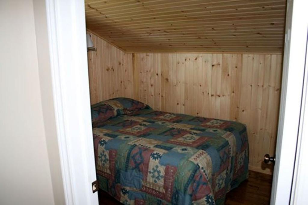 Lanes Riverhouse Inn & Cottages Montague Habitación foto