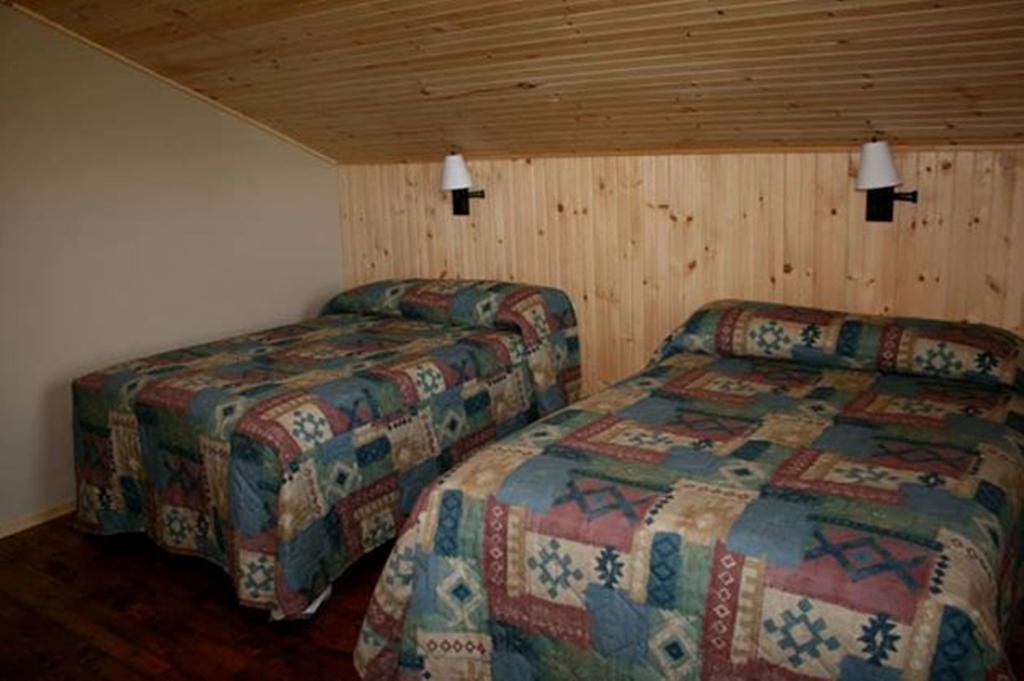 Lanes Riverhouse Inn & Cottages Montague Habitación foto