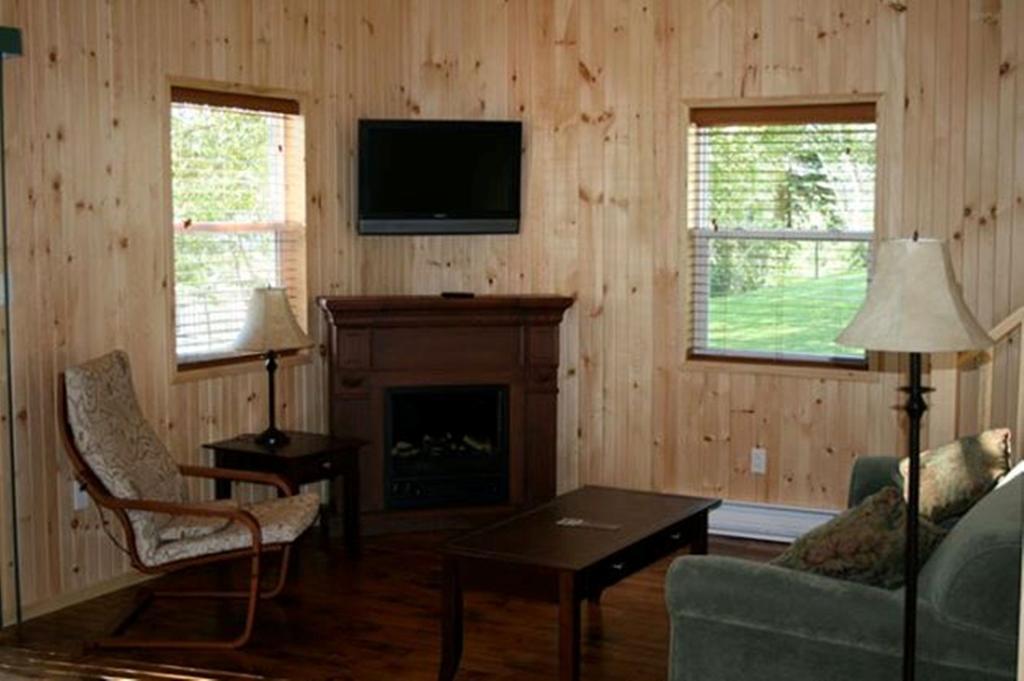Lanes Riverhouse Inn & Cottages Montague Habitación foto