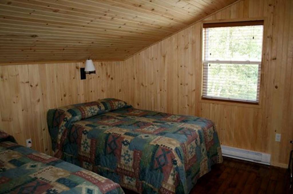 Lanes Riverhouse Inn & Cottages Montague Habitación foto