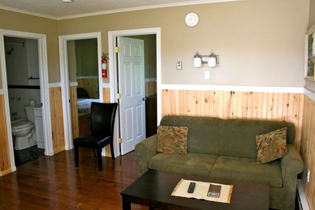 Lanes Riverhouse Inn & Cottages Montague Habitación foto