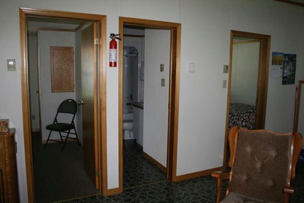 Lanes Riverhouse Inn & Cottages Montague Habitación foto