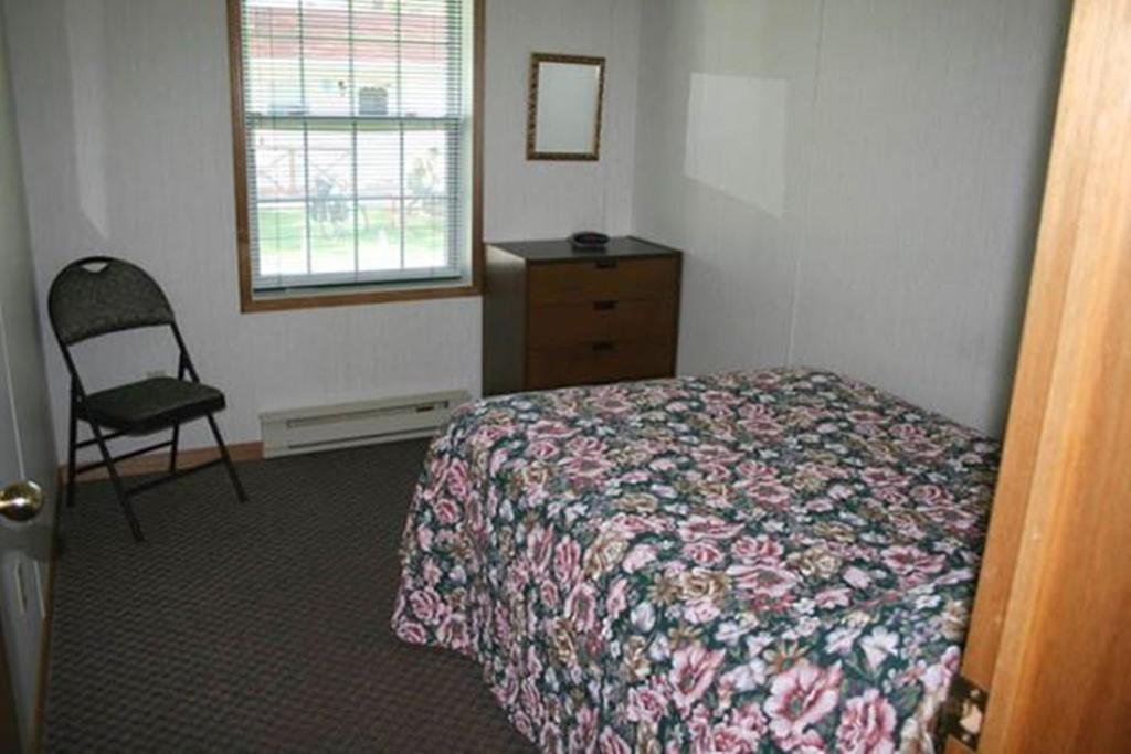 Lanes Riverhouse Inn & Cottages Montague Habitación foto